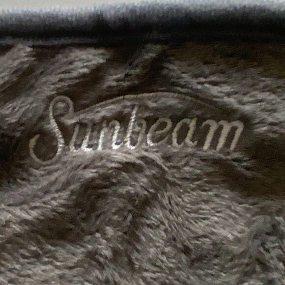 Sunbeam Heating Pad with Adjustable Settings - Brand New (No Box) - Picture 2 of 11